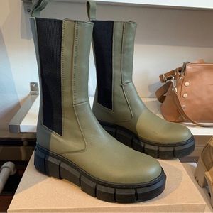 NWOT Aloha Armor Boots - Women’s size 37 (6.5)